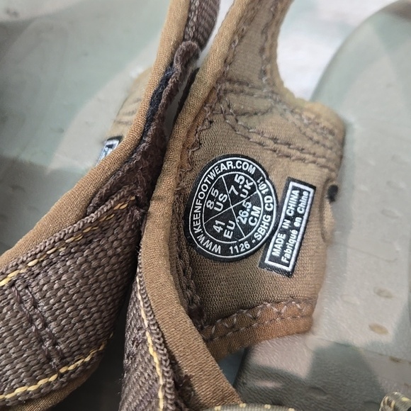 Keen Mens Whisper Outdoor Hiking Fisherman Sandals shoes sz 8.5 main image 3